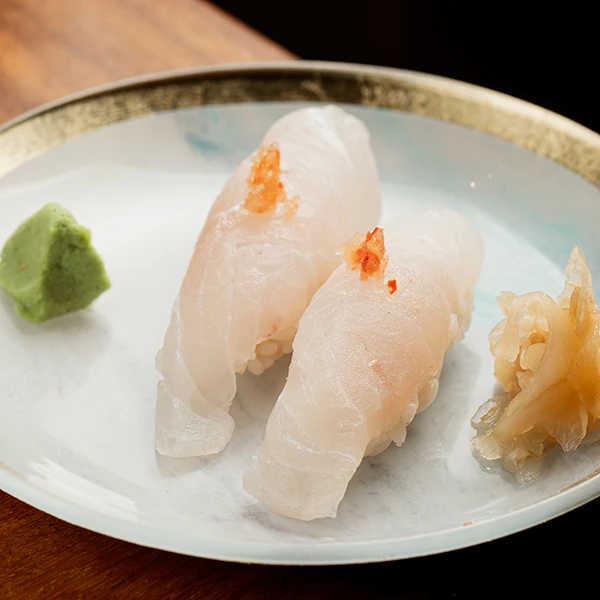 NIGUIRI PEIXE BRANCO (2 PEÇAS)