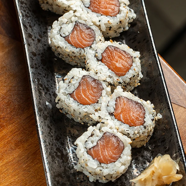 URAMAKI DE SALMÃO